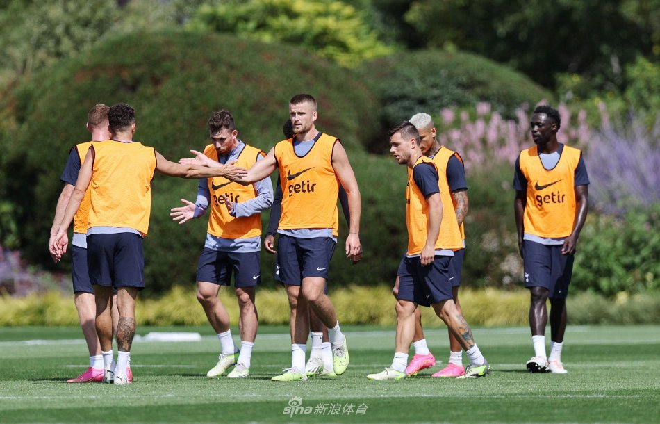 而他们阵容 而他们阵容